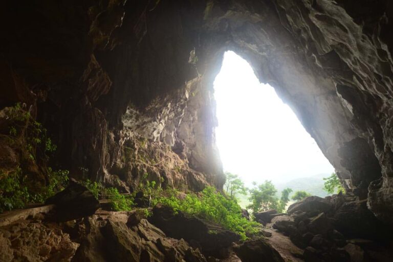 Tham Bang Cave (hang Thẩm Báng) In Dien Bien - Vietnam Travel Online