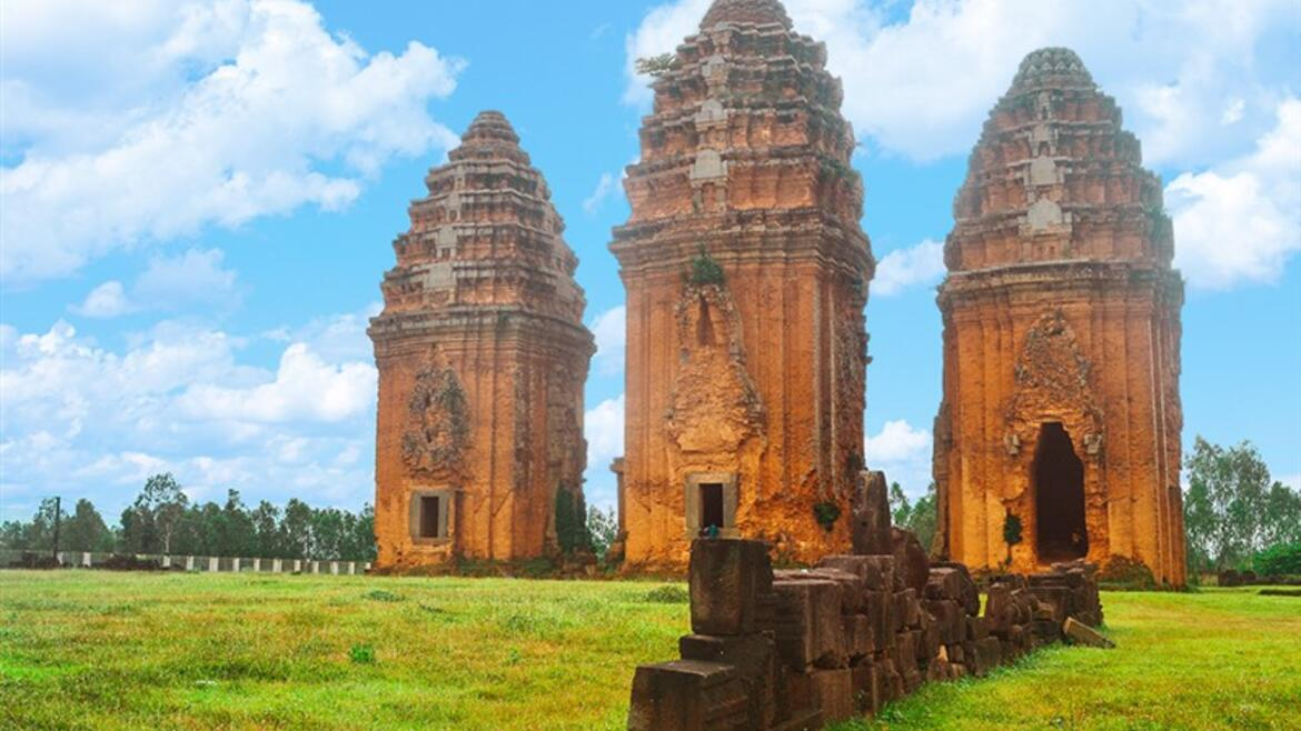 Duong Long Cham Tower, a beautiful architecture - Vietnam Travel Online